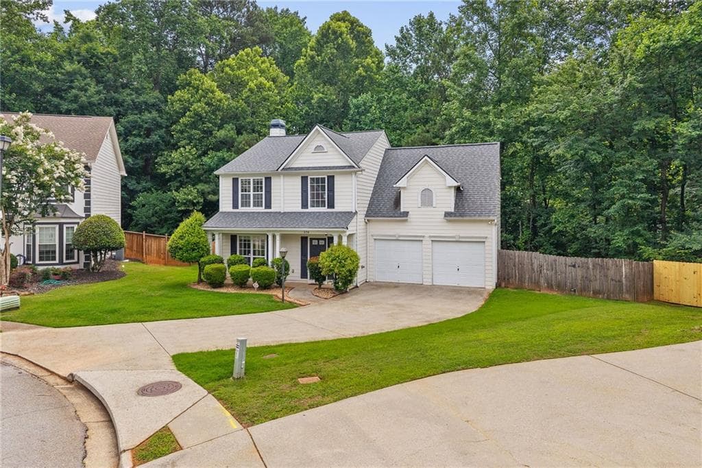 3 bedroom, 3 bathroom, 1,951 sq ft single family residence for rent at 370 Manor Glen Drive, Suwanee, GA 30024 for $2,400 a month — photo 2