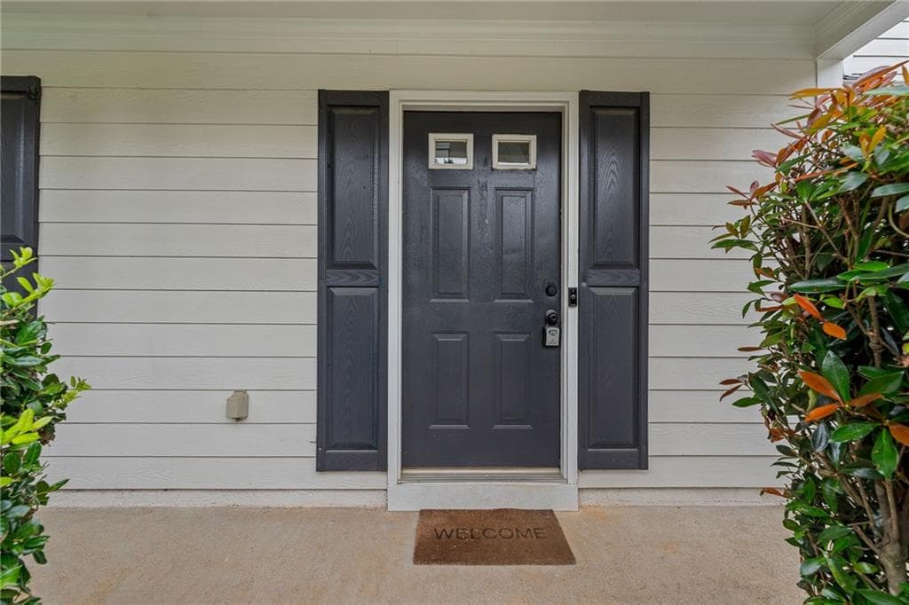 3 bedroom, 3 bathroom, 1,951 sq ft single family residence for rent at 370 Manor Glen Drive, Suwanee, GA 30024 for $2,400 a month — photo 5