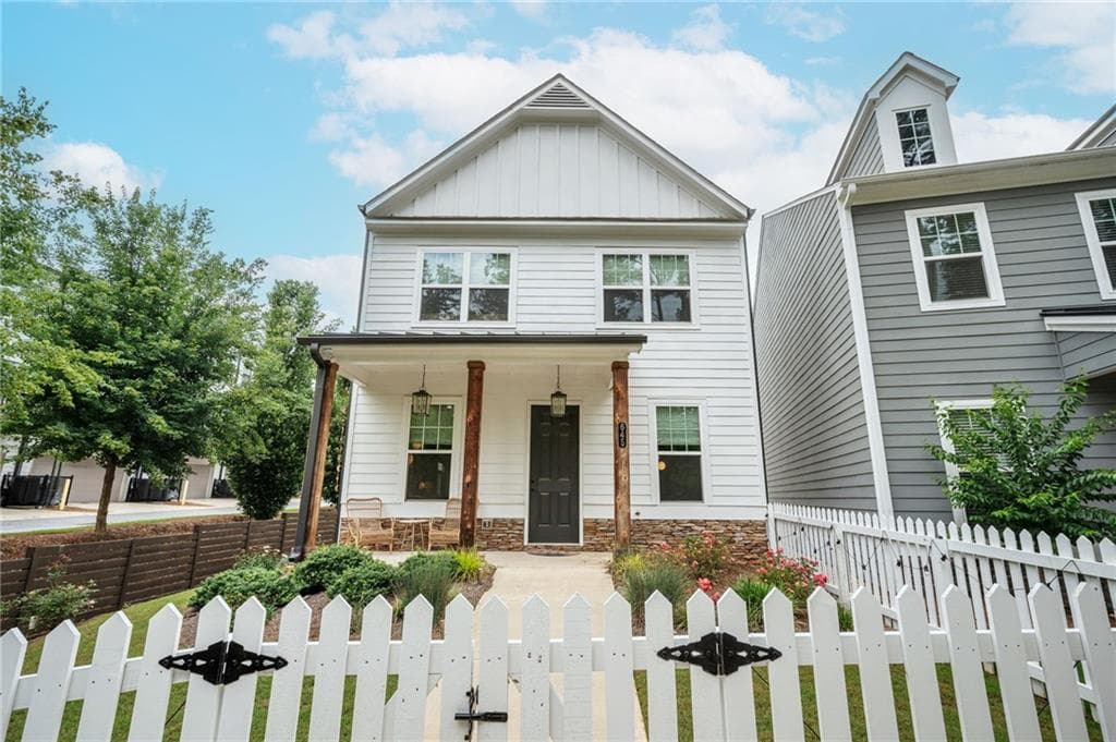 3 bedroom, 3 bathroom, 1,906 sq ft single family residence for sale at 645 Everett Lane, Woodstock, GA 30188 — photo 1 of 37