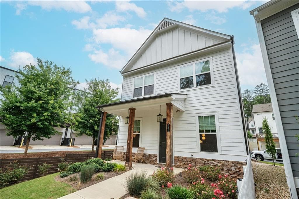 3 bedroom, 3 bathroom, 1,906 sq ft single family residence for sale at 645 Everett Lane, Woodstock, GA 30188 — photo 2