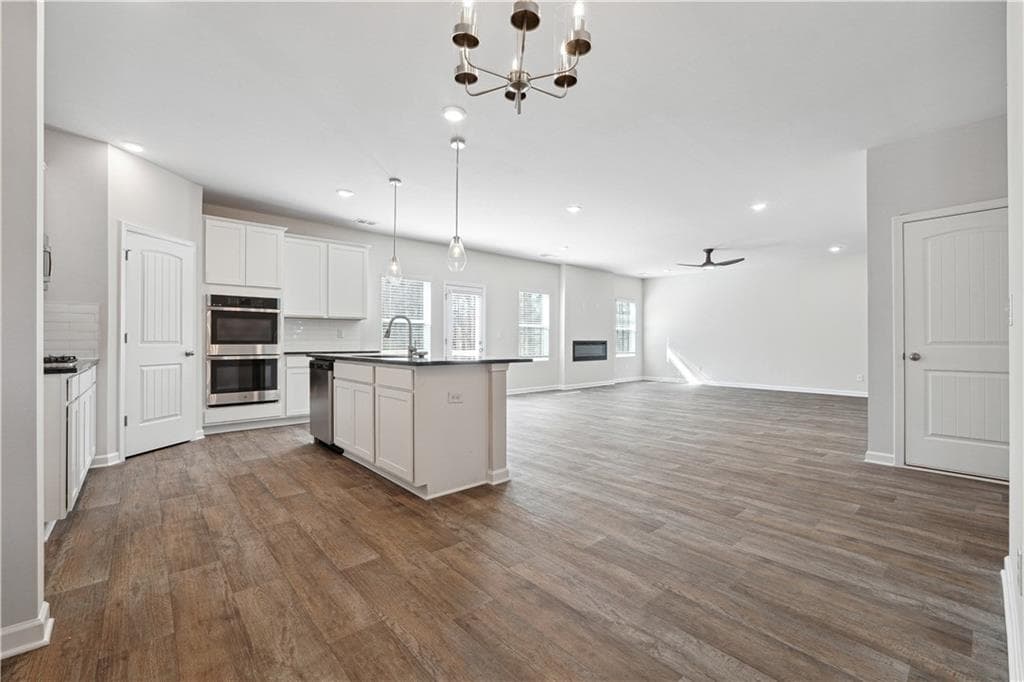 4 bedroom, 3 bathroom, 2,685 sq ft single family residence under contract at 469 Orwell Drive, Social Circle, GA 30025 — photo 2