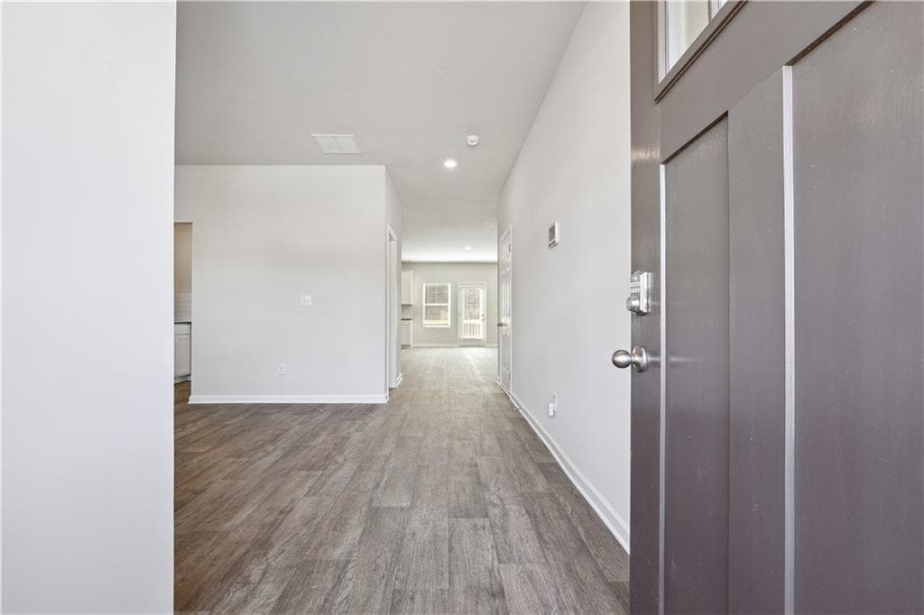 4 bedroom, 3 bathroom, 2,685 sq ft single family residence under contract at 469 Orwell Drive, Social Circle, GA 30025 — photo 3