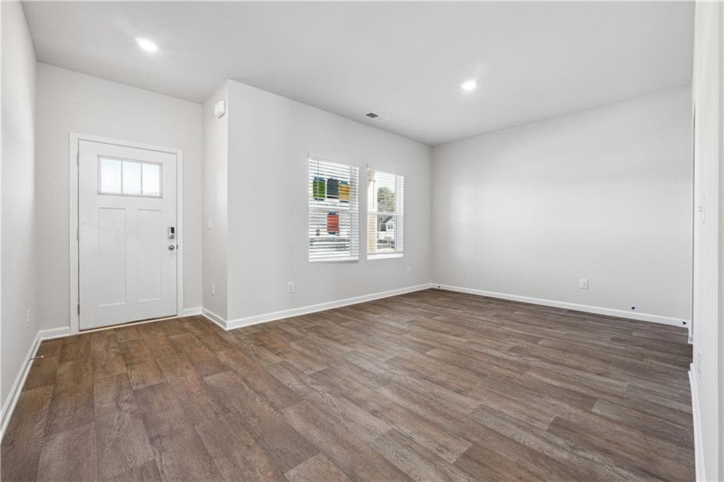 4 bedroom, 3 bathroom, 2,685 sq ft single family residence under contract at 469 Orwell Drive, Social Circle, GA 30025 — photo 4