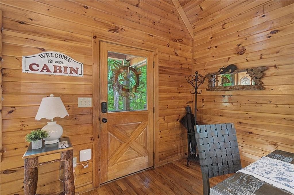 3 bedroom, 3 bathroom, 2,387 sq ft single family residence for sale at 375 S Dream Catcher, Blue Ridge, GA 30513 — photo 6