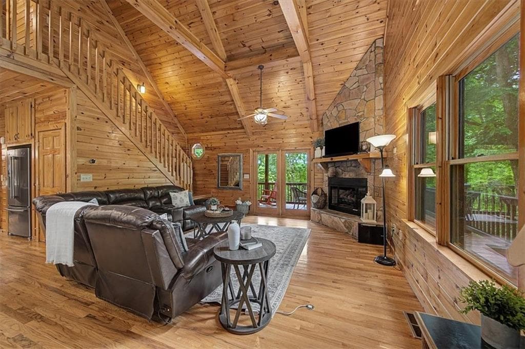 3 bedroom, 3 bathroom, 2,387 sq ft single family residence for sale at 375 S Dream Catcher, Blue Ridge, GA 30513 — photo 7