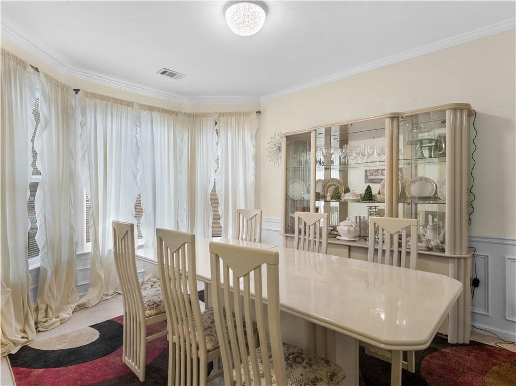 3 bedroom, 2 bathroom, 1,637 sq ft single family residence for sale at 353 Southgate Drive, Locust Grove, GA 30248 — photo 3