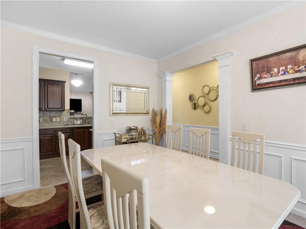3 bedroom, 2 bathroom, 1,637 sq ft single family residence for sale at 353 Southgate Drive, Locust Grove, GA 30248 — photo 5