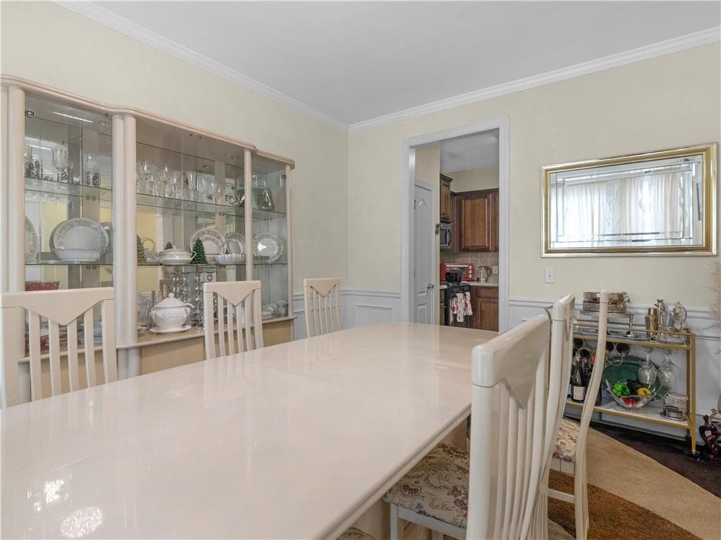 3 bedroom, 2 bathroom, 1,637 sq ft single family residence for sale at 353 Southgate Drive, Locust Grove, GA 30248 — photo 6