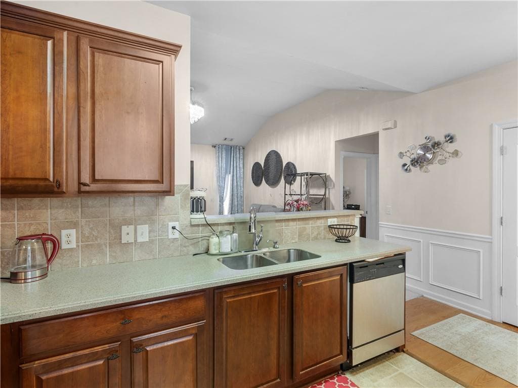 3 bedroom, 2 bathroom, 1,637 sq ft single family residence for sale at 353 Southgate Drive, Locust Grove, GA 30248 — photo 9