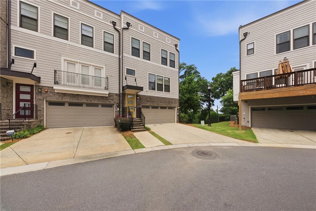 3 bedroom, 5 bathroom, 2,725 sq ft townhouse for sale at 2087 Holtz Lane, Atlanta, GA 30318 — photo 3