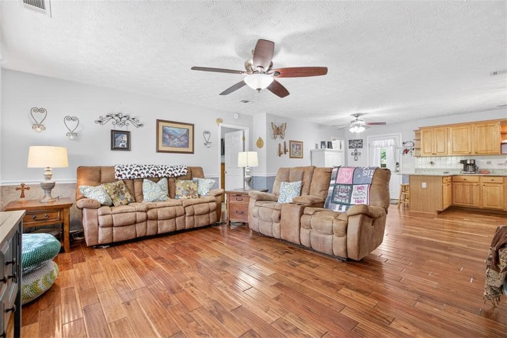 4 bedroom, 2 bathroom, 1,720 sq ft single family residence for sale at 3771 Castleberry Road, Cumming, GA 30040 — photo 7