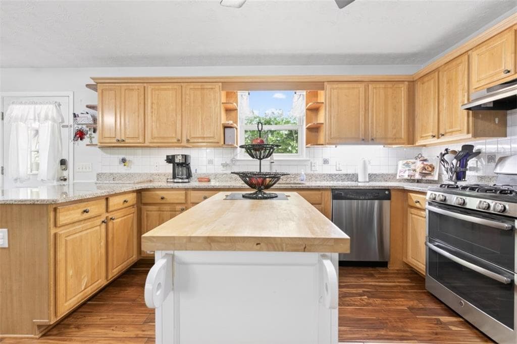 4 bedroom, 2 bathroom, 1,720 sq ft single family residence for sale at 3771 Castleberry Road, Cumming, GA 30040 — photo 8