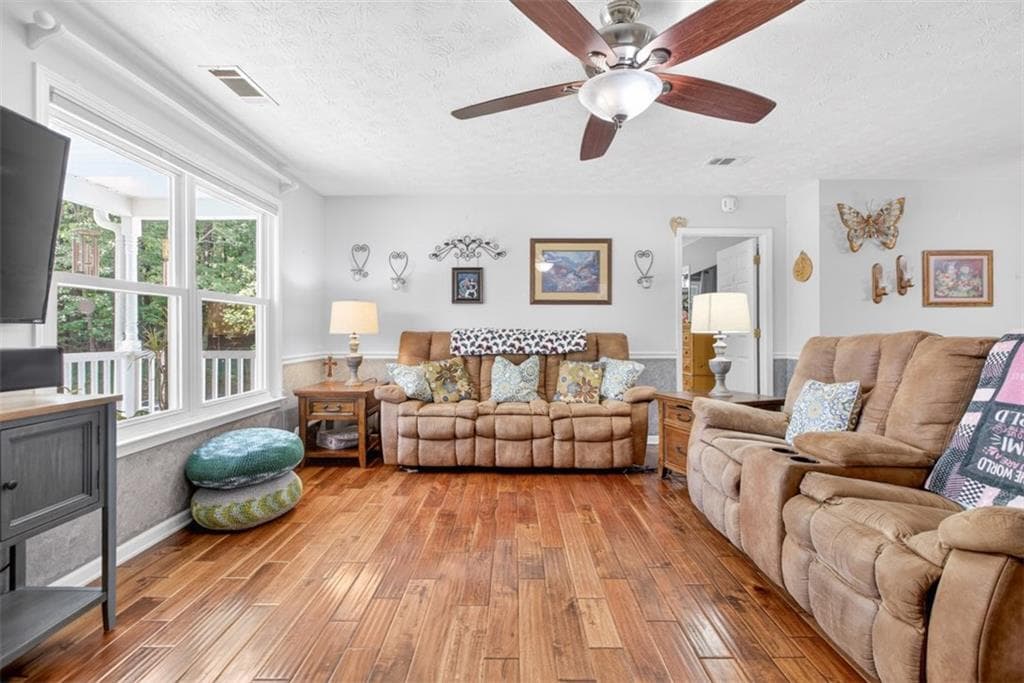 4 bedroom, 2 bathroom, 1,720 sq ft single family residence for sale at 3771 Castleberry Road, Cumming, GA 30040 — photo 9