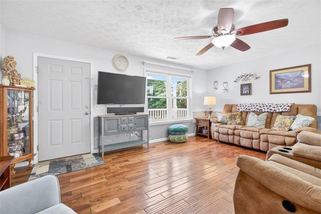 4 bedroom, 2 bathroom, 1,720 sq ft single family residence for sale at 3771 Castleberry Road, Cumming, GA 30040 — photo 10