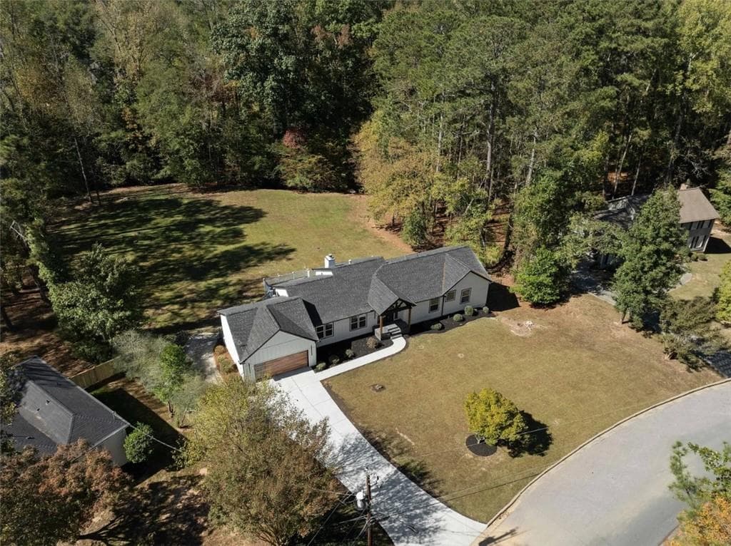 6 bedroom, 5 bathroom single family residence for rent at 7530 Spalding Lane, Atlanta, GA 30350 for $6,500 a month — photo 4