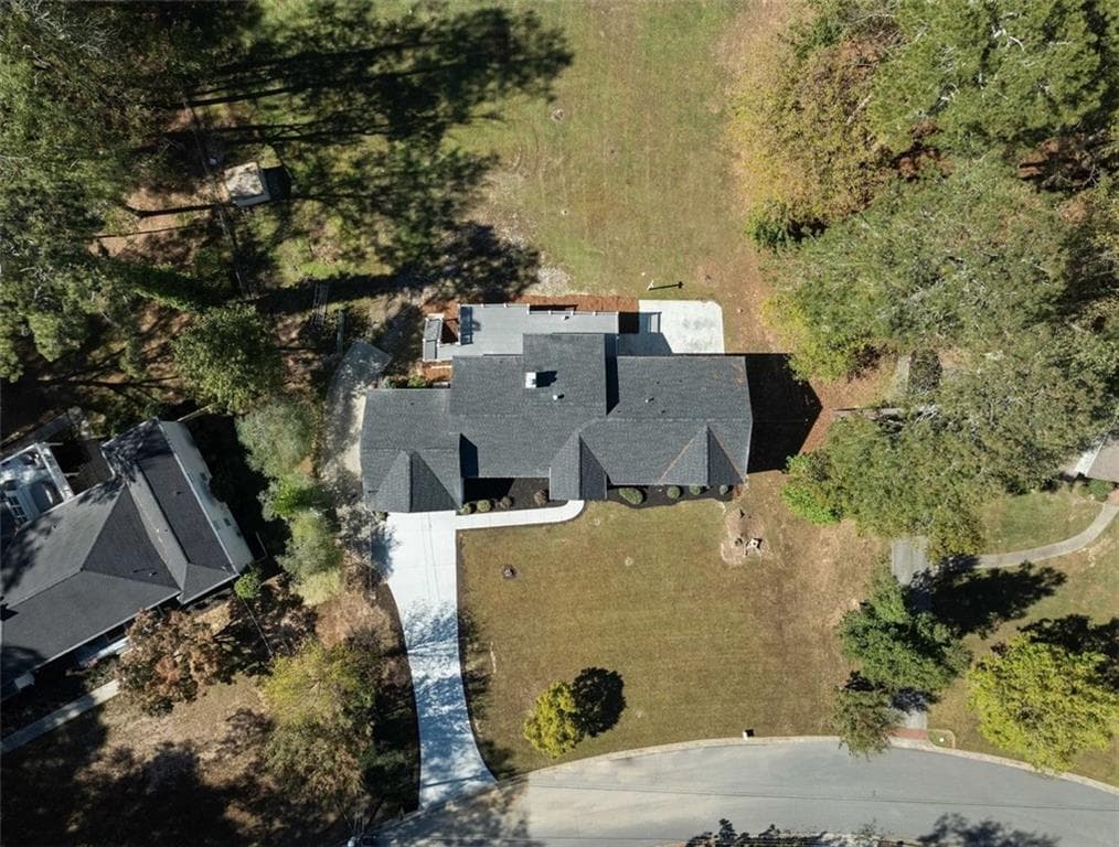 6 bedroom, 5 bathroom single family residence for rent at 7530 Spalding Lane, Atlanta, GA 30350 for $6,500 a month — photo 5