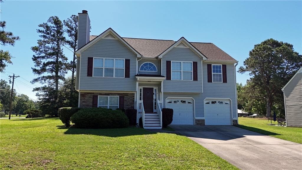 4 bedroom, 3 bathroom, 2,250 sq ft single family residence for sale at 100 Hawthorn Drive, Carrollton, GA 30116 — photo 2