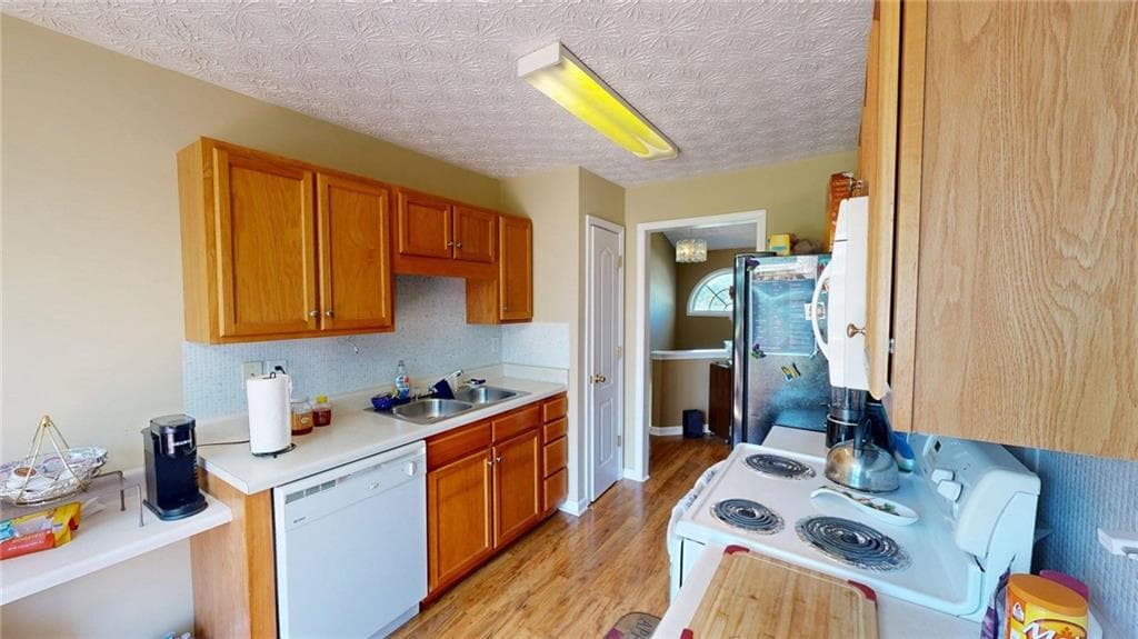 4 bedroom, 3 bathroom, 2,250 sq ft single family residence for sale at 100 Hawthorn Drive, Carrollton, GA 30116 — photo 10