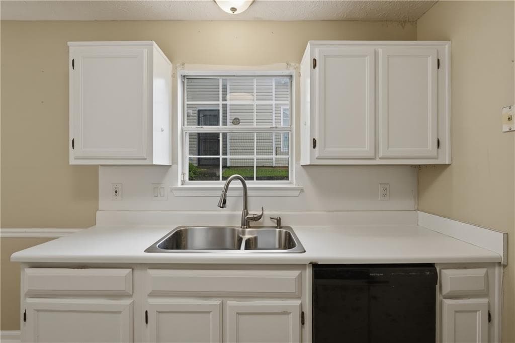3 bedroom, 2 bathroom, 1,353 sq ft single family residence for sale at 1014 Maple Leaf Ridge, Jonesboro, GA 30238 — photo 8