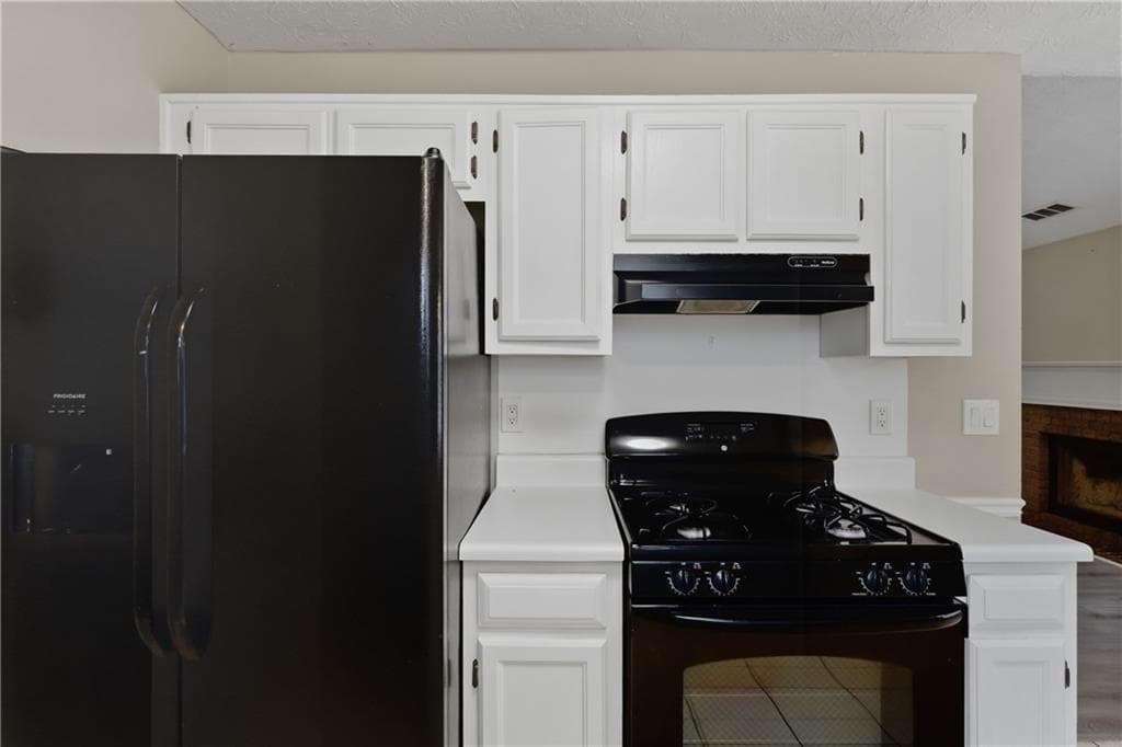 3 bedroom, 2 bathroom, 1,353 sq ft single family residence for sale at 1014 Maple Leaf Ridge, Jonesboro, GA 30238 — photo 9