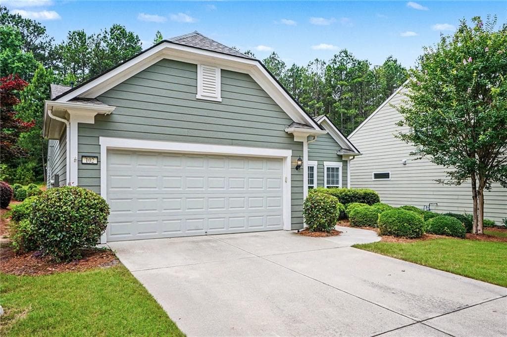 2 bedroom, 2 bathroom, 2,161 sq ft single family residence for sale at 102 Crape Myrtle Drive, Griffin, GA 30223 — photo 2