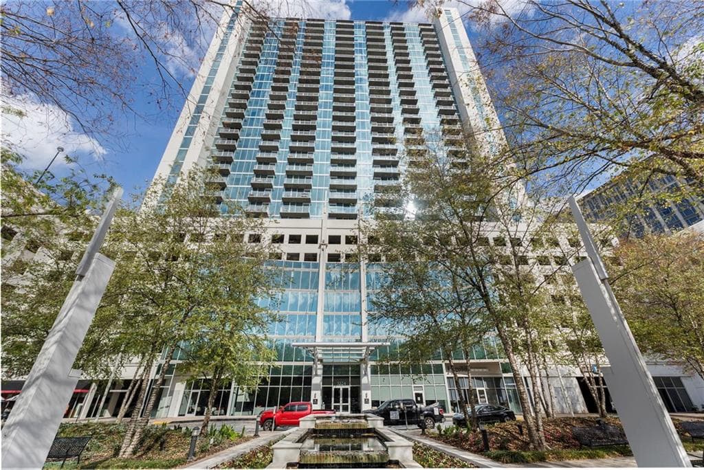 1 bedroom, 1 bathroom, 698 sq ft condominium for rent at 3324 Peachtree Road 915, Atlanta, GA 30326 for $1,700 a month — photo 2