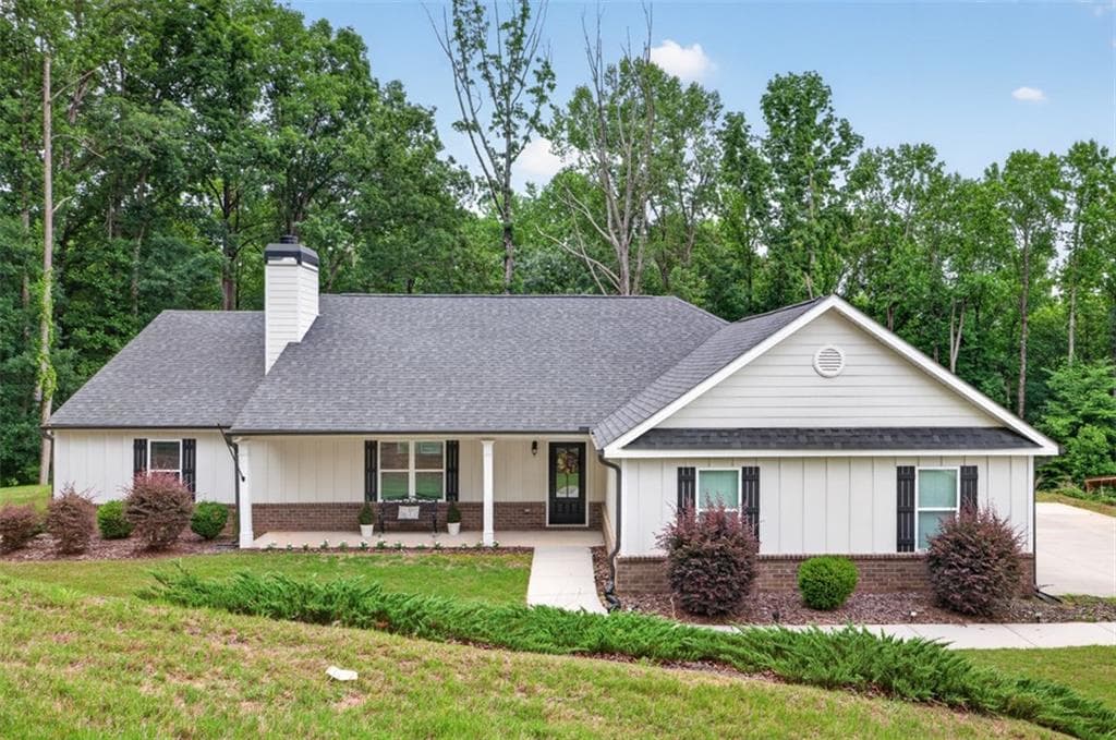4 bedroom, 3 bathroom, 2,501 sq ft single family residence sold at 561 Oconee Lane, Commerce, GA 30529