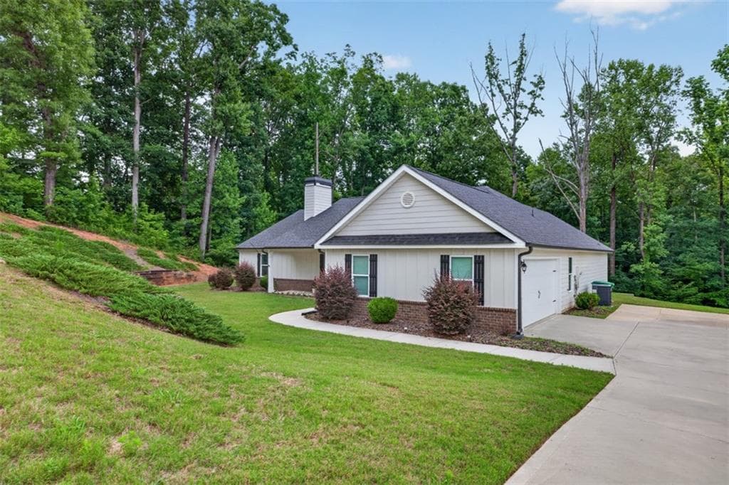 4 bedroom, 3 bathroom, 2,501 sq ft single family residence under contract at 561 Oconee Lane, Commerce, GA 30529 — photo 2