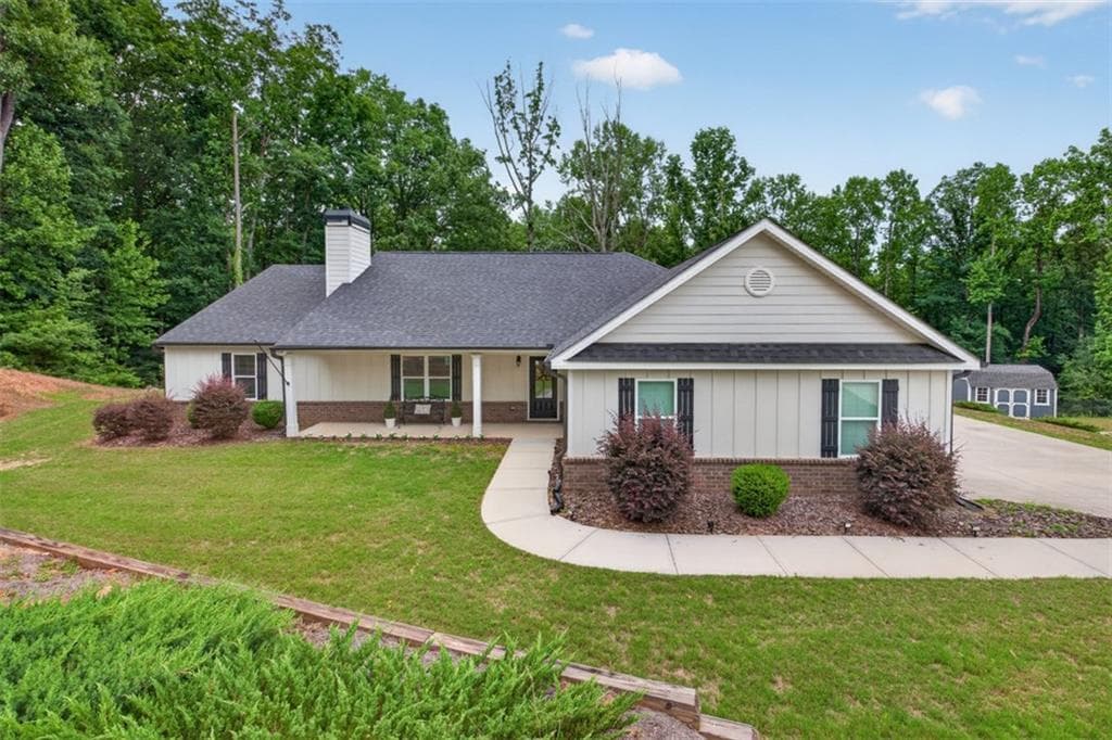 4 bedroom, 3 bathroom, 2,501 sq ft single family residence under contract at 561 Oconee Lane, Commerce, GA 30529 — photo 3