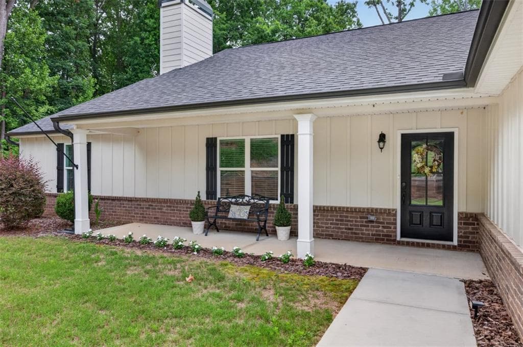 4 bedroom, 3 bathroom, 2,501 sq ft single family residence under contract at 561 Oconee Lane, Commerce, GA 30529 — photo 4