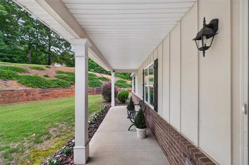 4 bedroom, 3 bathroom, 2,501 sq ft single family residence under contract at 561 Oconee Lane, Commerce, GA 30529 — photo 6