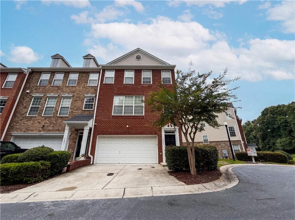 3 bedroom, 3 bathroom, 2,529 sq ft townhouse for sale at 4660 Creekside Villas Way, Smyrna, GA 30082