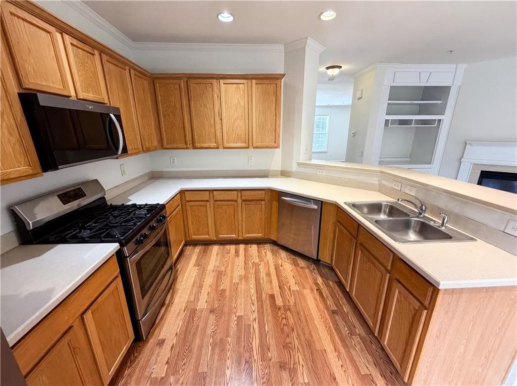 3 bedroom, 3 bathroom, 2,529 sq ft townhouse for sale at 4660 Creekside Villas Way, Smyrna, GA 30082 — photo 2
