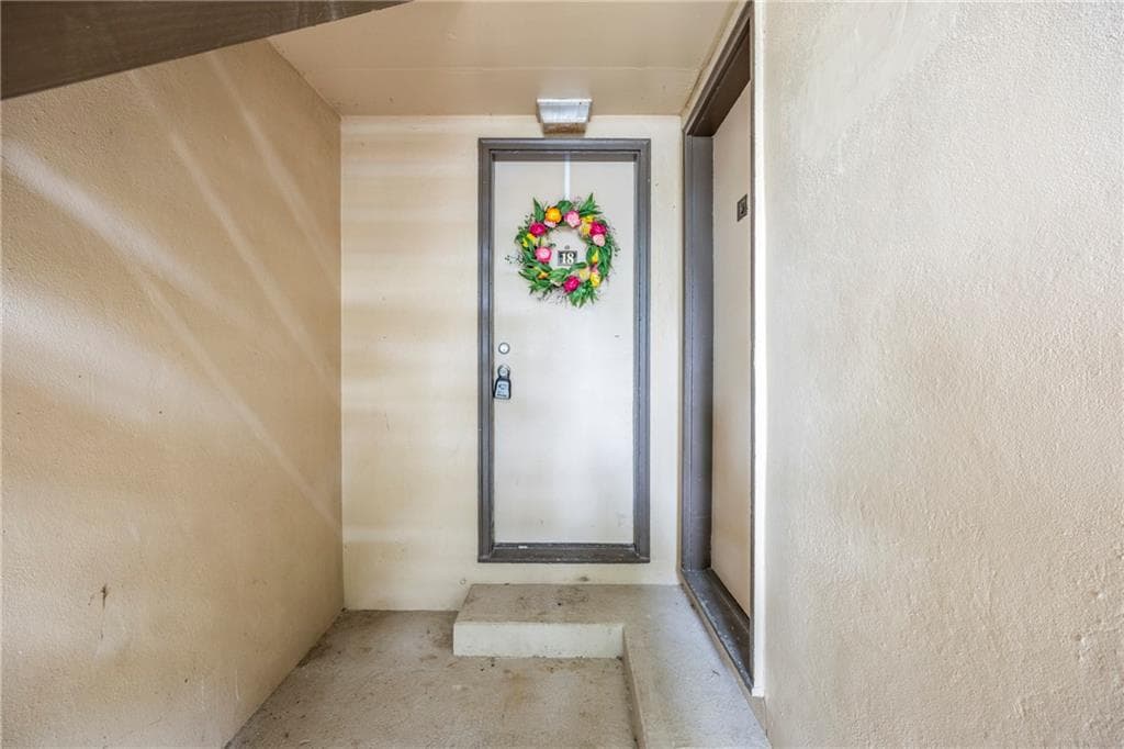 2 bedroom, 2 bathroom, 1,176 sq ft condominium for sale at 346 Carpenter Drive 18, Atlanta, GA 30328 — photo 2