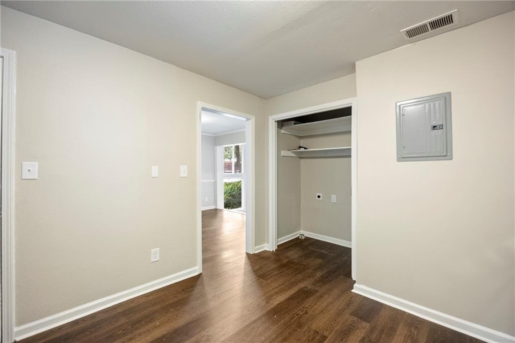2 bedroom, 2 bathroom, 1,176 sq ft condominium for sale at 346 Carpenter Drive 18, Atlanta, GA 30328 — photo 6