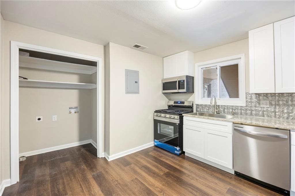 2 bedroom, 2 bathroom, 1,176 sq ft condominium for sale at 346 Carpenter Drive 18, Atlanta, GA 30328 — photo 7