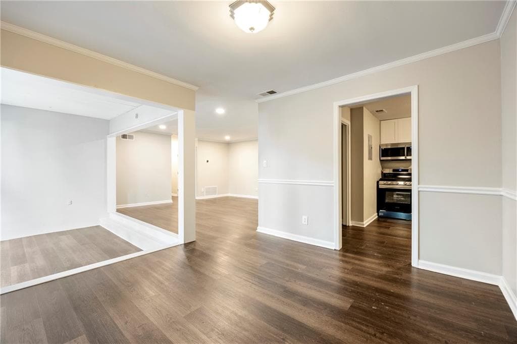 2 bedroom, 2 bathroom, 1,176 sq ft condominium for sale at 346 Carpenter Drive 18, Atlanta, GA 30328 — photo 9