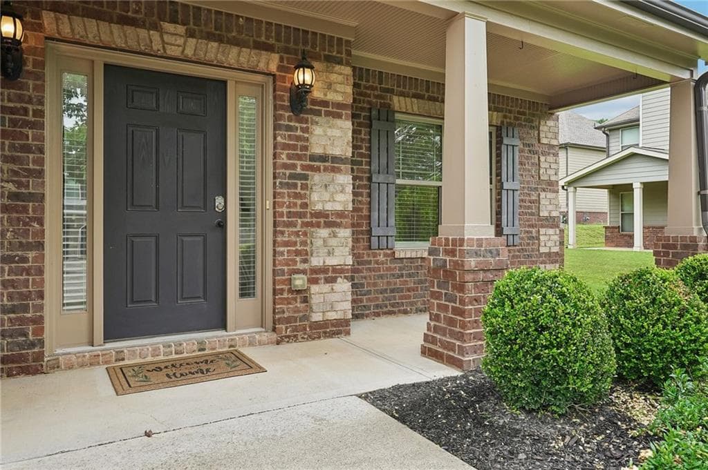 4 bedroom, 3 bathroom, 2,368 sq ft single family residence under contract at 4930 Roosevelt Circle, Cumming, GA 30040 — photo 4