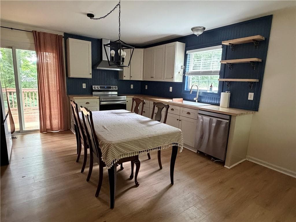 3 bedroom, 2 bathroom, 1,832 sq ft single family residence under contract at 2503 Ridgecrest Drive, Kennesaw, GA 30152 — photo 3