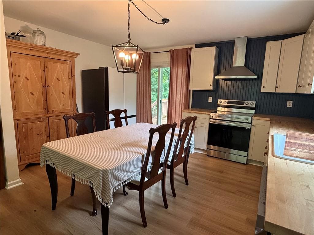 3 bedroom, 2 bathroom, 1,832 sq ft single family residence under contract at 2503 Ridgecrest Drive, Kennesaw, GA 30152 — photo 2
