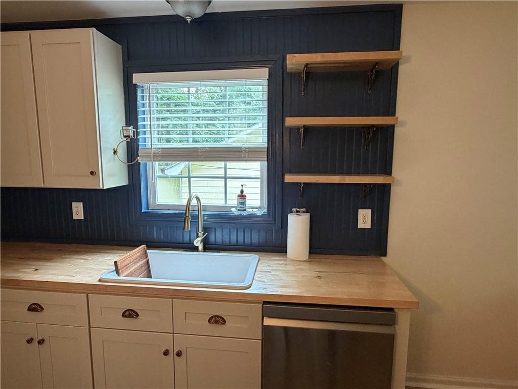 3 bedroom, 2 bathroom, 1,832 sq ft single family residence under contract at 2503 Ridgecrest Drive, Kennesaw, GA 30152 — photo 5