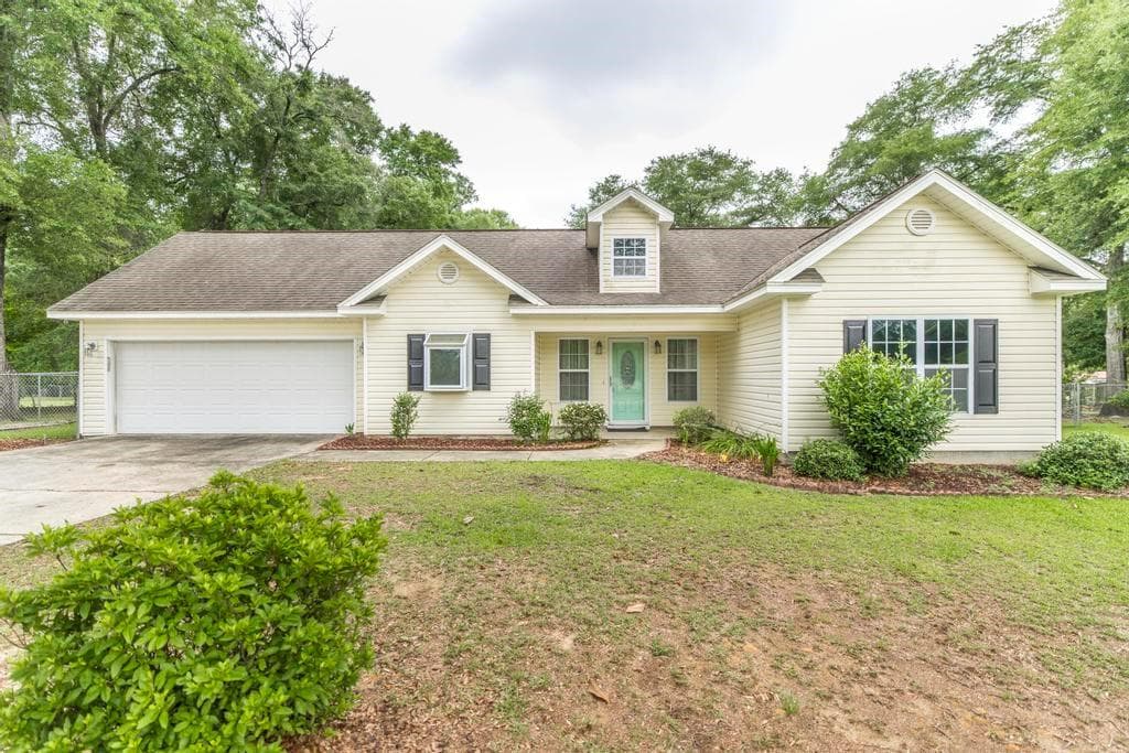 3 bedroom, 2 bathroom, 1,536 sq ft single family residence sold at 390 Eastman Highway, Hawkinsville, GA 31036