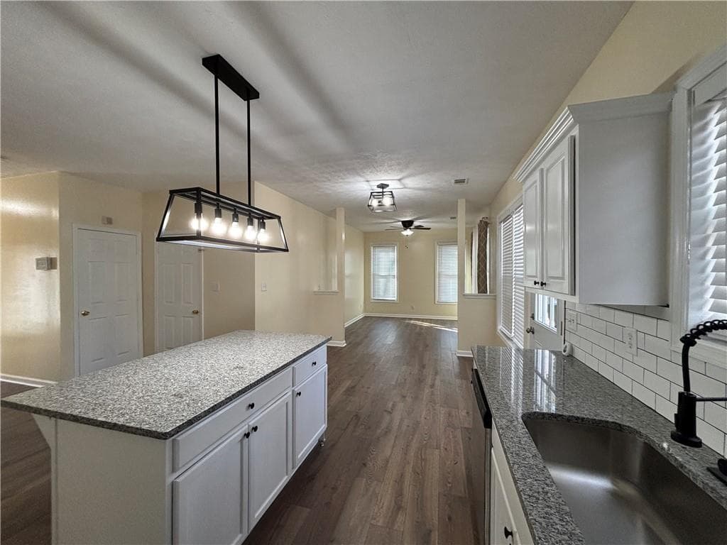 4 bedroom, 3 bathroom, 2,182 sq ft single family residence for sale at 3819 Wheaton Court, Snellville, GA 30039 — photo 4