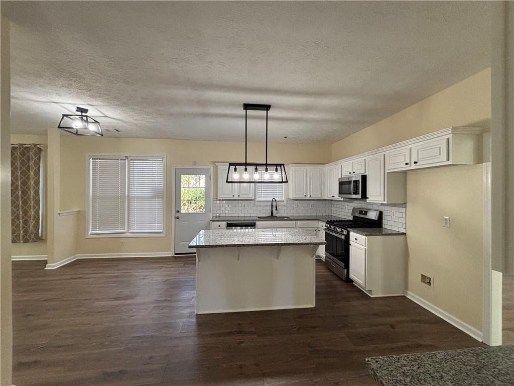 4 bedroom, 3 bathroom, 2,182 sq ft single family residence for sale at 3819 Wheaton Court, Snellville, GA 30039 — photo 6