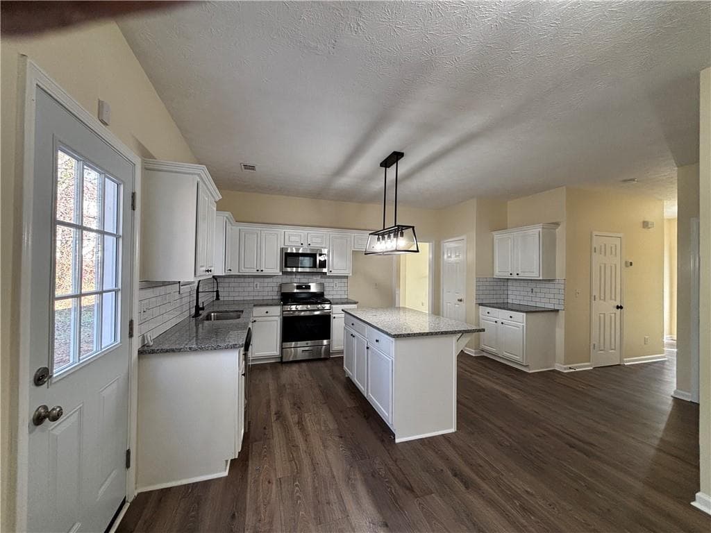 4 bedroom, 3 bathroom, 2,182 sq ft single family residence for sale at 3819 Wheaton Court, Snellville, GA 30039 — photo 8