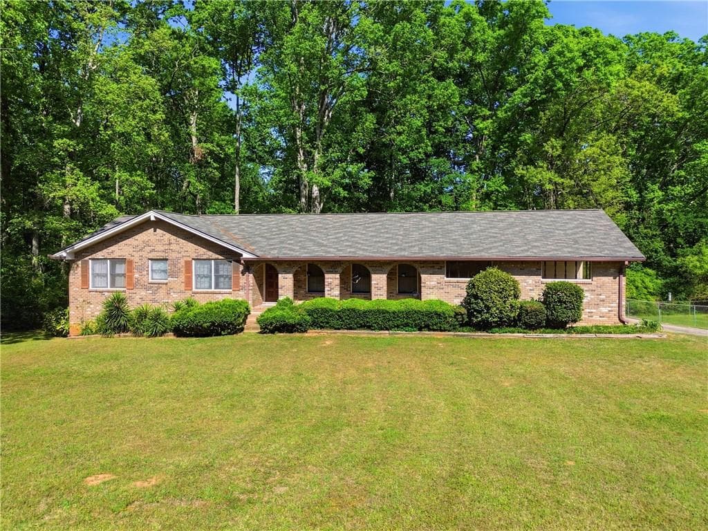 3 bedroom, 2 bathroom single family residence for sale at 3950 W Stubbs Road, College Park, GA 30349 — photo 3