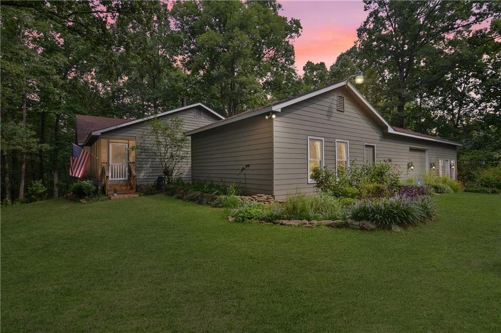 2 bedroom, 2 bathroom, 2,427 sq ft single family residence sold at 585 Lee Drive, Acworth, GA 30102