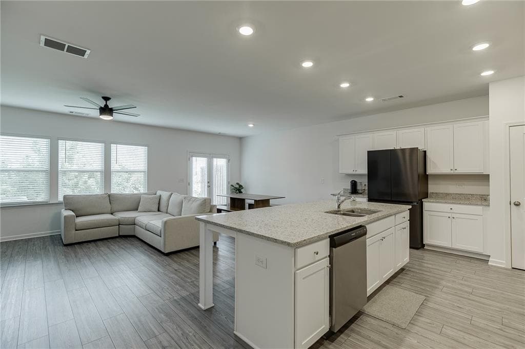 3 bedroom, 3 bathroom, 1,892 sq ft townhouse for sale at 802 Edwin Lane, Sugar Hill, GA 30518 — photo 4