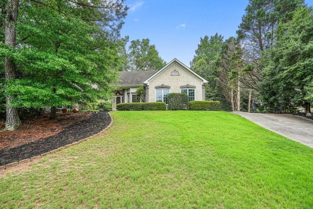 5 bedroom, 4 bathroom, 3,075 sq ft single family residence under contract at 1313 Amberwood Drive, Woodstock, GA 30189 — photo 3