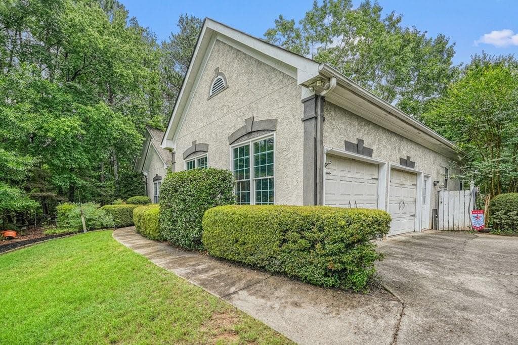 5 bedroom, 4 bathroom, 3,075 sq ft single family residence under contract at 1313 Amberwood Drive, Woodstock, GA 30189 — photo 4